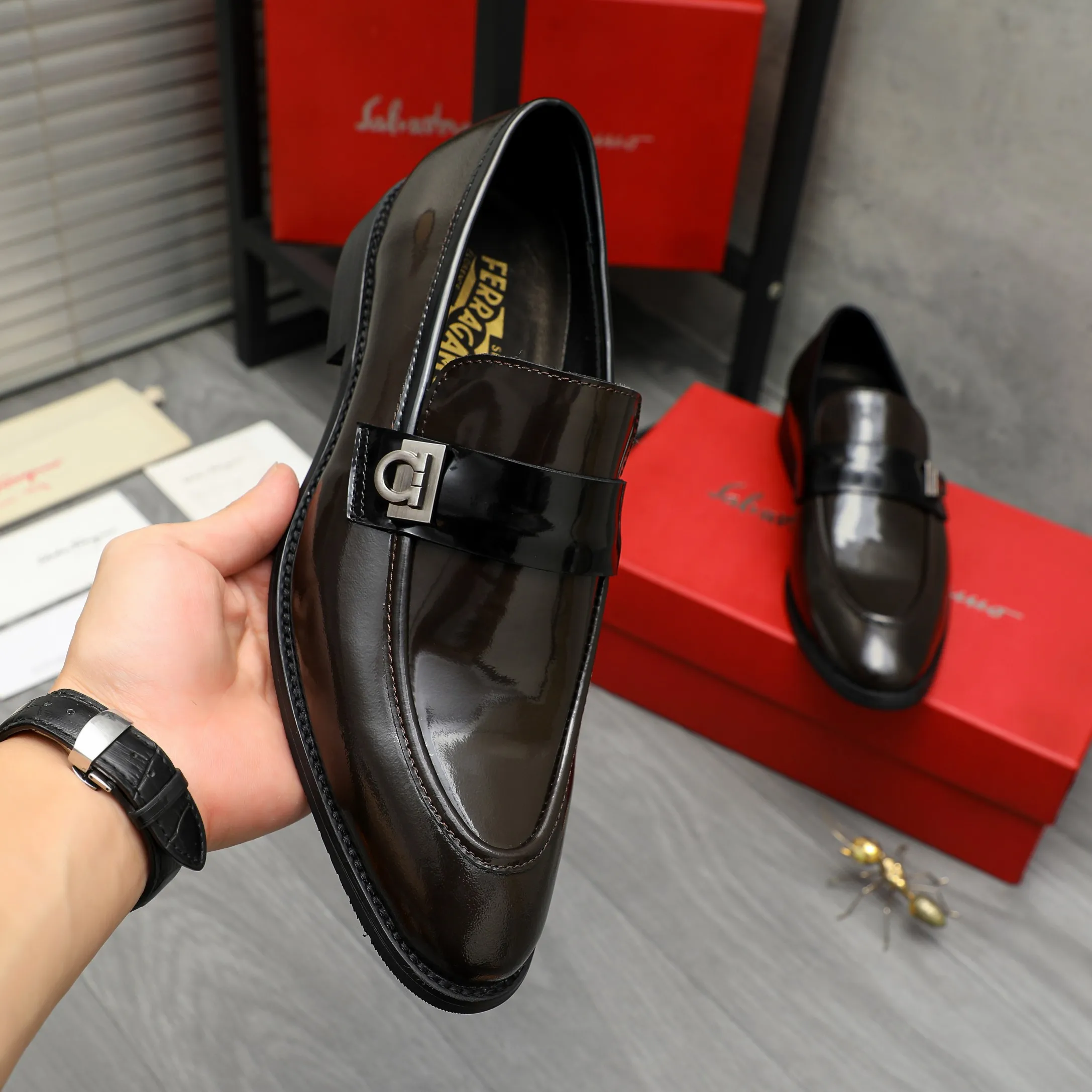 Men's shoes 💰460 Product trademark: Ferragamo "Ferragamo" business slip-on leather shoes Regular size: 39-44 Product materials: Selected high-quality pearlescent cowhide upper, cowhide lining, original outsole